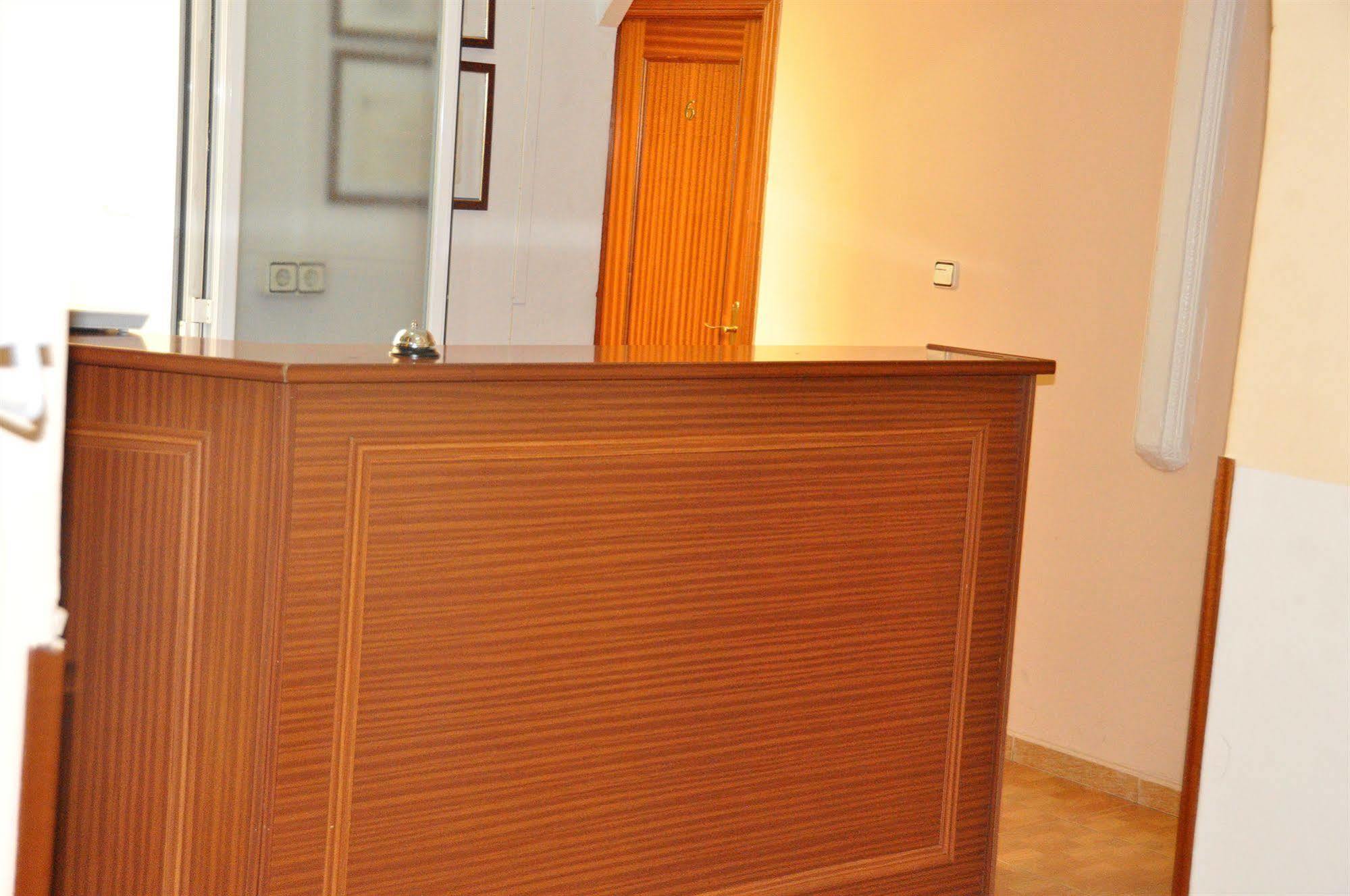 Hostal Miami Мадрид Экстерьер фото